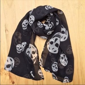 Skull scarf